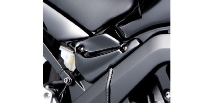 990D0-17GSP-YLF EMBELLECEDOR LATERAL BAJO ASIENTO SUZUKI SV650 COLOR YLF