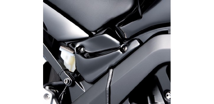 990D0-17GSP-YLF EMBELLECEDOR LATERAL BAJO ASIENTO SUZUKI SV650 COLOR YLF