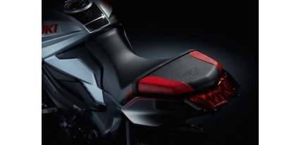 ASIENTO ROJO NEGRO SUZUKI KATANA  45100-07L10-BW3