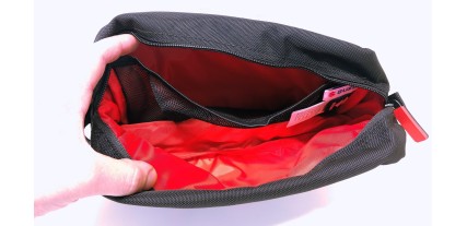 BOLSA DE ASEO TEAM BLACK