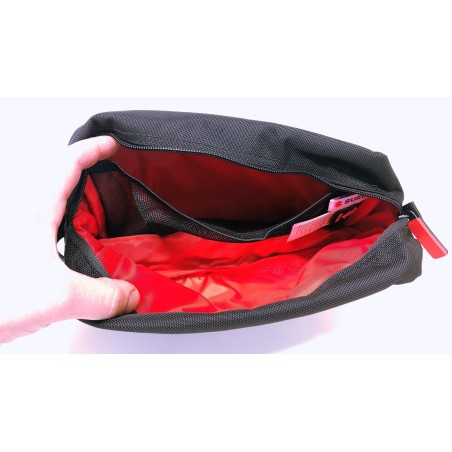 BOLSA DE ASEO TEAM BLACK