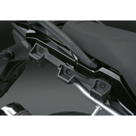 SOPORTE SUPERIOR MALETAS LATERALES PLASTICO V-STROM 800