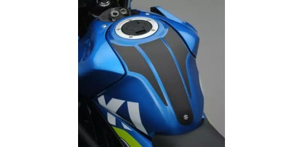 PROTECTOR DE DEPOSITO GSX125 R/S NEGRO