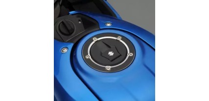 PROTECTOR TAPON DEPOSITO GSX125 R/S NEGRO