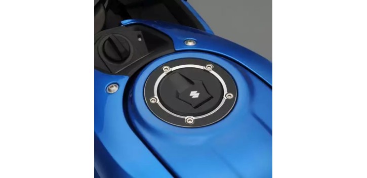 PROTECTOR TAPON DEPOSITO GSX125 R/S NEGRO