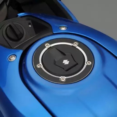 PROTECTOR TAPON DEPOSITO GSX125 R/S NEGRO