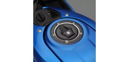 PROTECTOR TAPON DEPOSITO GSX125 R/S CARBONO