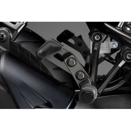 SOPORTE INFERIOR MALETAS LATERALES PLASTICO V-STROM 1050