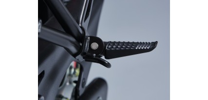 BLACK PILLION FOOT REST BY SUZUKI SV650