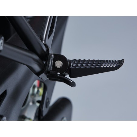 BLACK PILLION FOOT REST BY SUZUKI SV650