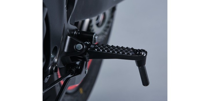 BLACK FOOT REST BRACKET AND STEPS (RH) BY SUZUKI SV 650